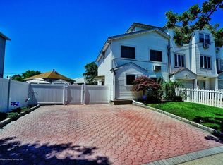 152 Quintard St, Staten Island, NY 10305