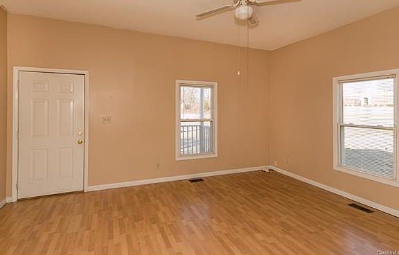4th image of 108 Chronicle St