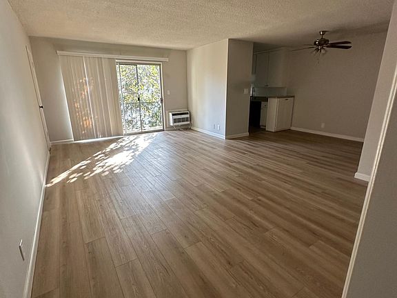 5th image of 4804 Gaviota Ave APT 108
