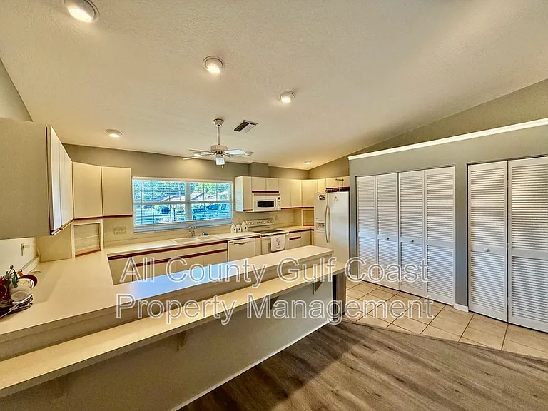 105 49th Ct E — Photo 3