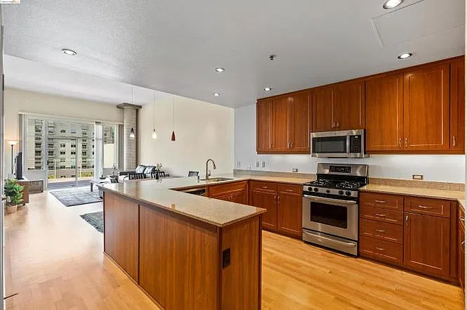 1 bed, 1001 sqft, $2,950 — Photo 4