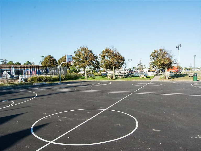 Brookwood at Bay Shore — Photo 11