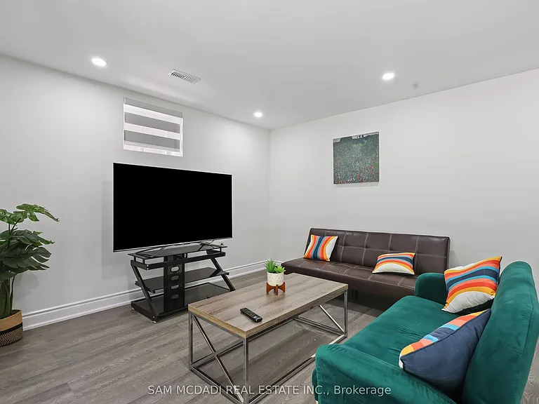 837 Magnolia Ter — Photo 5