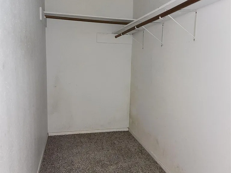 6938 Foxbrook Dr — Photo 18