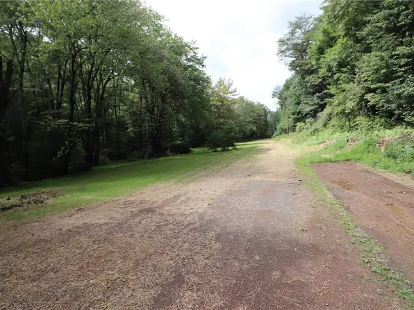 W Bowmans Rd E, Palmerton, PA 18071