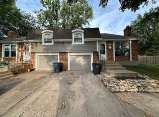 800 S Willow Dr, Olathe, KS 66062