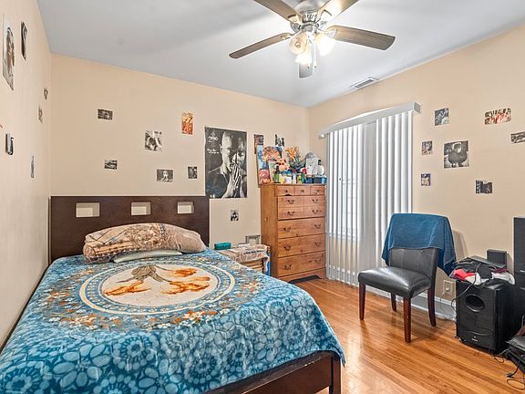 3rd image of 2331 Gunderson Ave