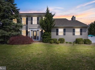 4 Alexander Dr, Allentown, NJ 08501