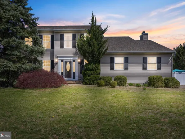 4 Alexander Dr, Allentown, NJ 08501