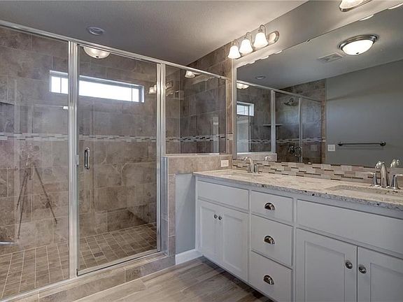 4th image of 104 SW Wind Garden Cir