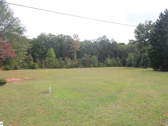 3rd image of 137 Taxiway Ave