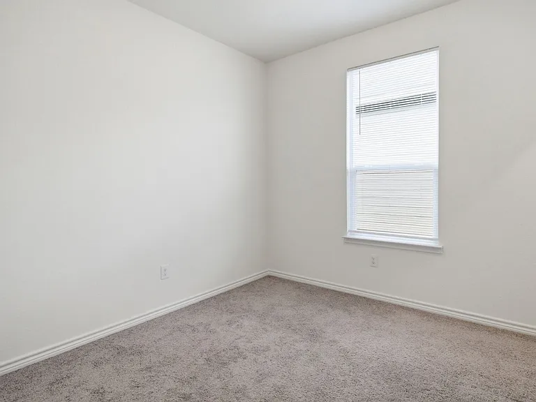 4731 Plaza Ctr — Photo 17