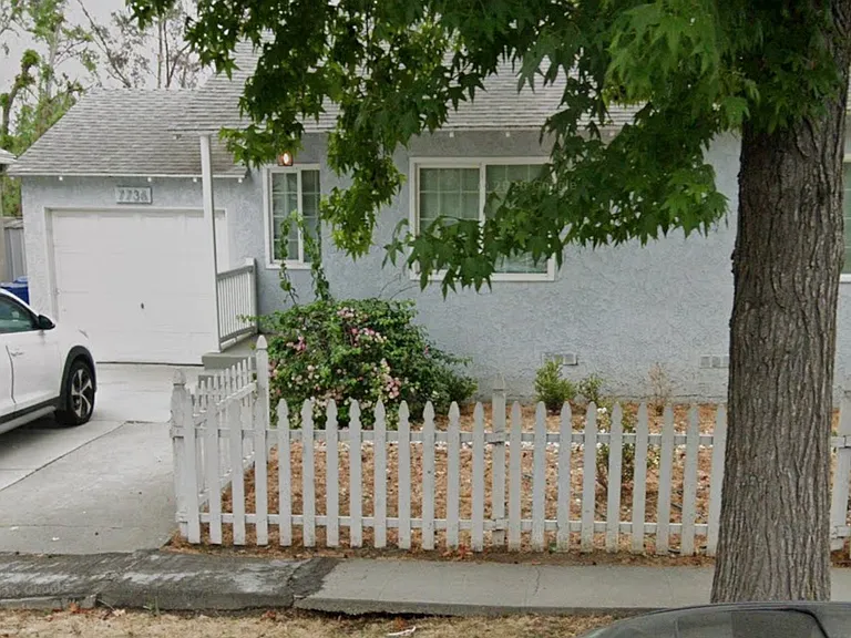 7736 Midfield Ave — Photo 1
