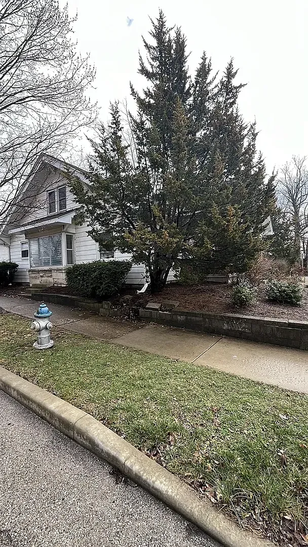 810 N Lincoln St — Photo 4