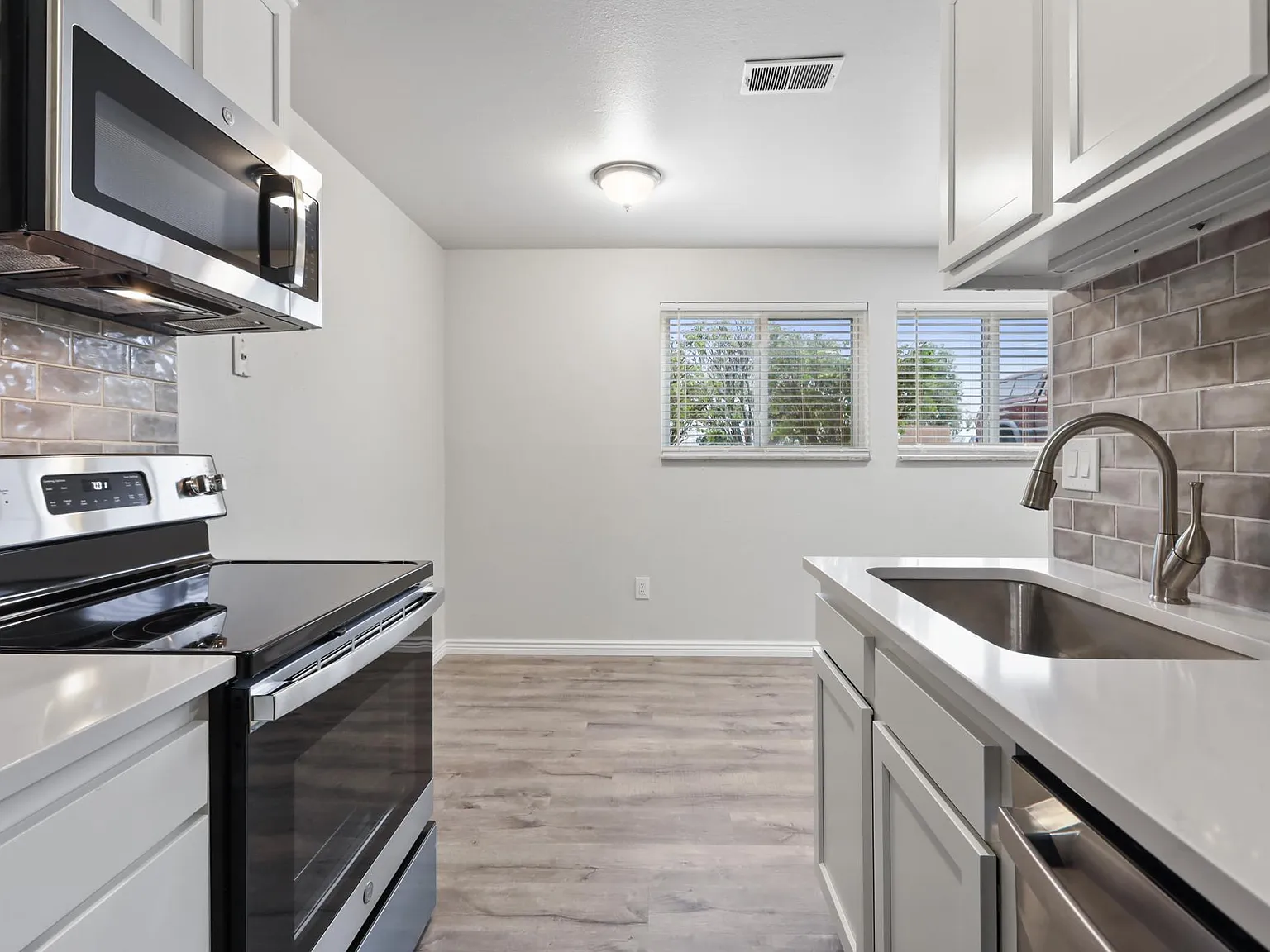 2 bed, 874 sqft, $1,400 — Photo 4