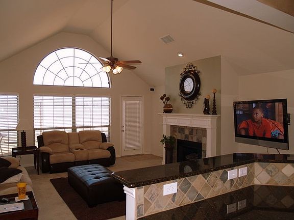 5th image of 11828 Blackhawk Dr