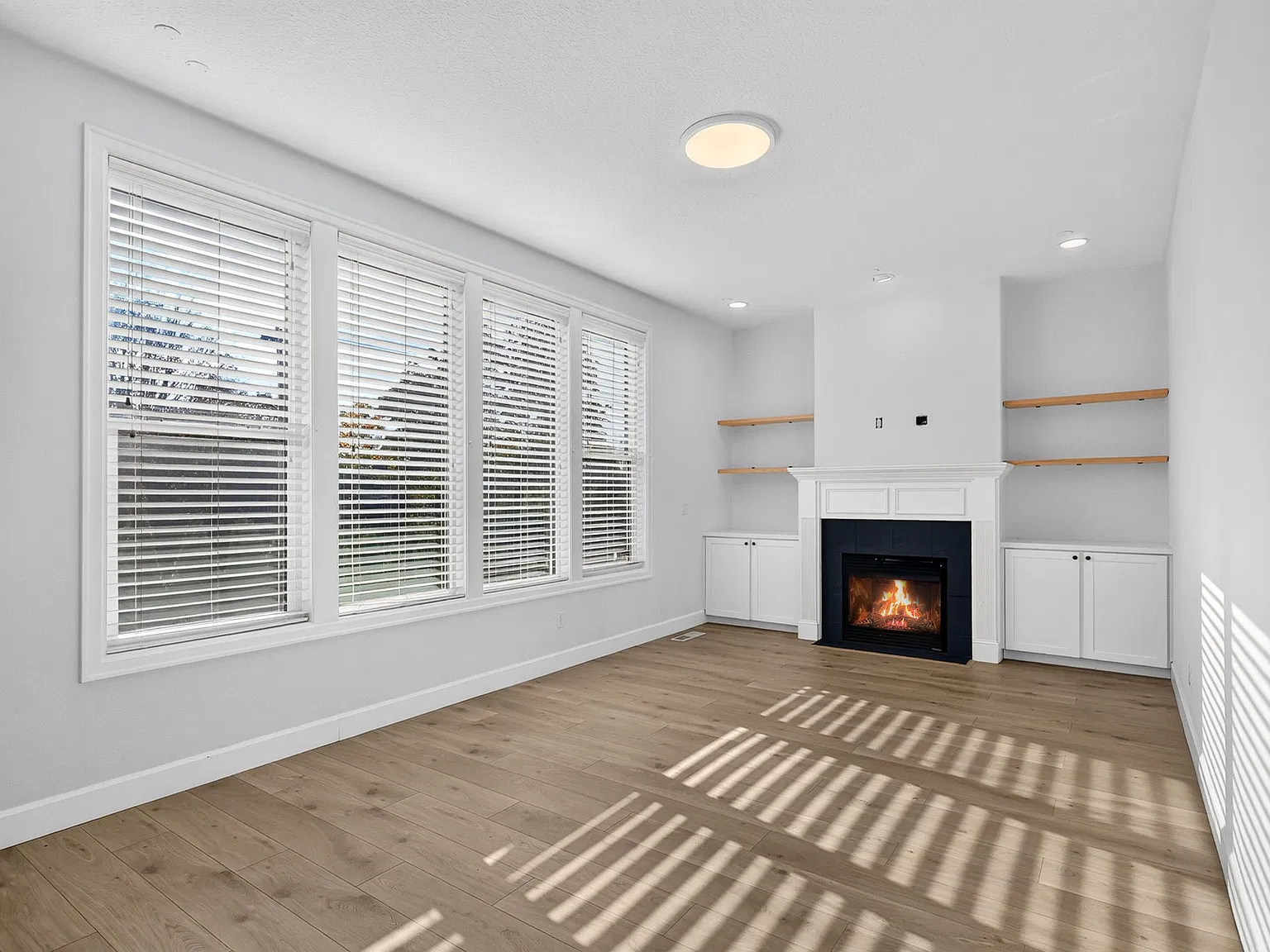 4 bed, 2741 sqft, $3,695 — Photo 3
