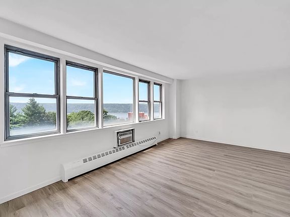 3rd image of 5900 Arlington Ave APT 7O