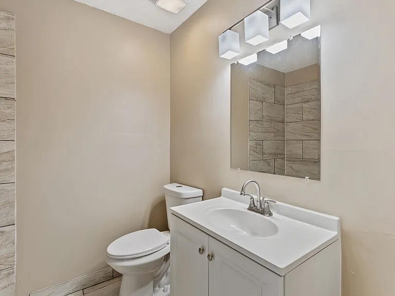 1689 Clementine Rd — Photo 13