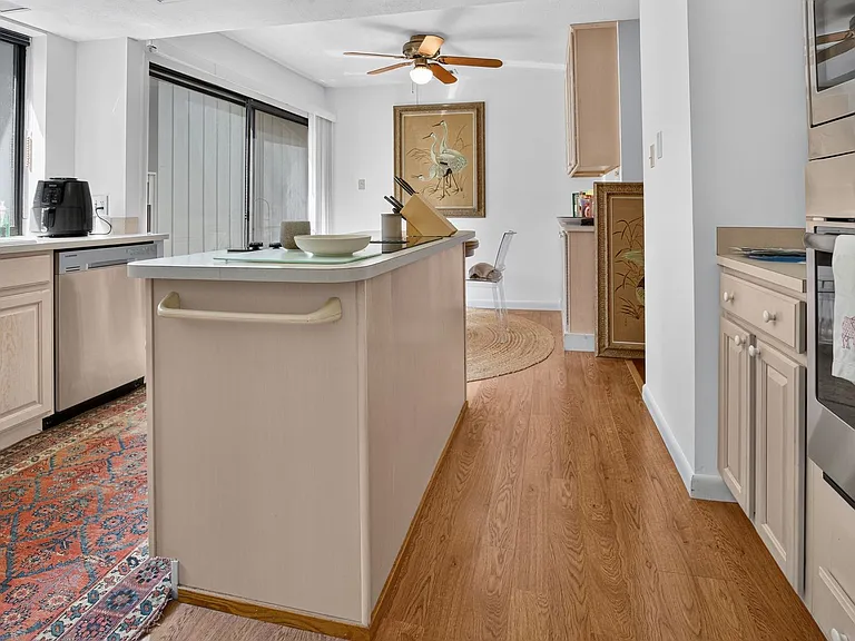 30 Village Green Cir — Photo 11