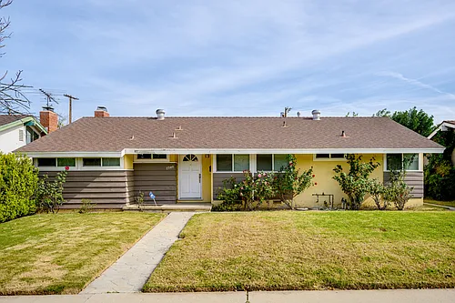 7948 De Soto Ave Photo 1