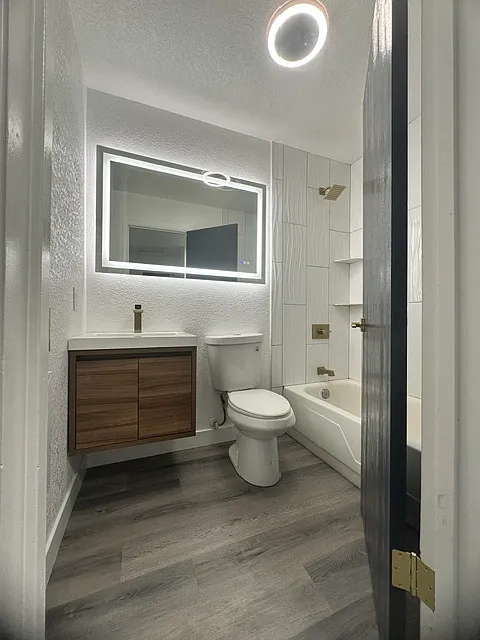 2 bed, 882 sqft, $2,000 — Photo 2