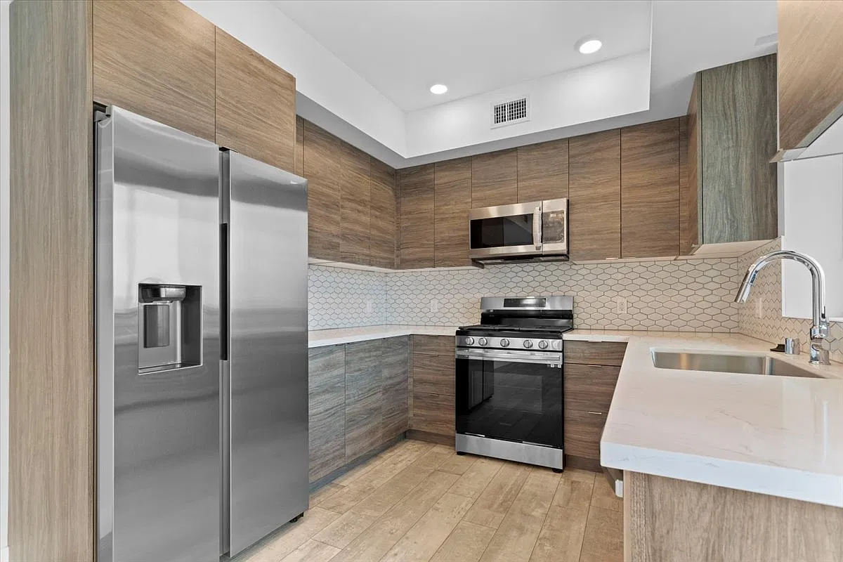 2 bed, 1100 sqft, $3,650 — Photo 2