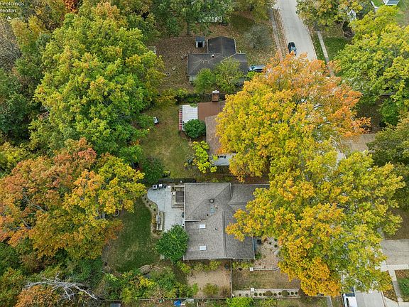 5th image of 5001 Hollyview Dr