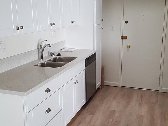 5th image of 801 S Lucerne Blvd APT 404