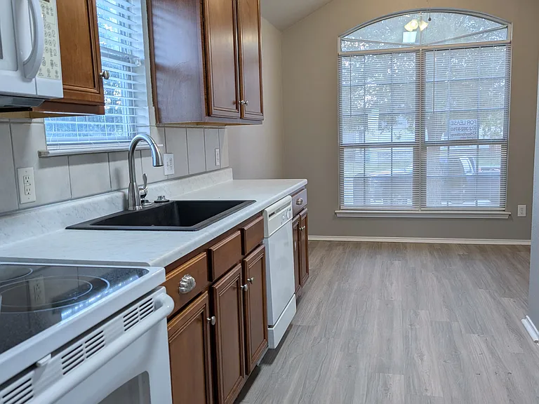 525 Oxford Loop — Photo 26