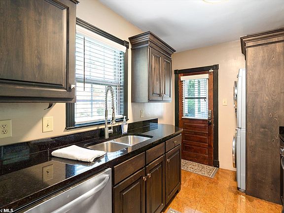 5th image of 214 Upham St Unit 1C