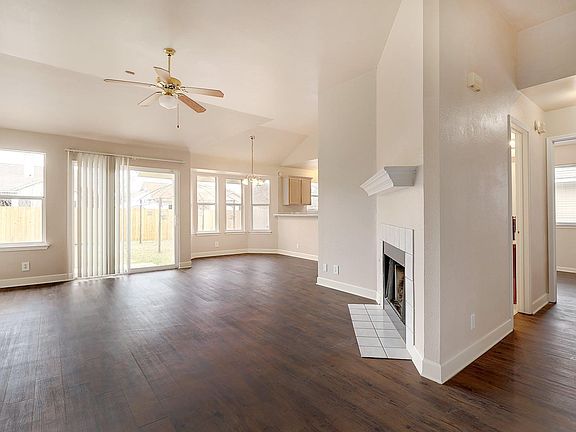 3rd image of 202 Quail Cir