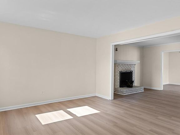 4th image of 1225 Rockwood Ct