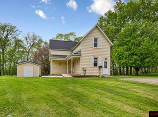 307 Meadow Woods Dr, Mankato, MN 56001
