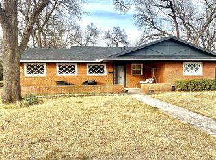 221 Gordon St, Gainesville, TX 76240