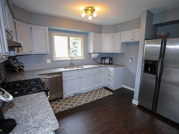 4th image of 17648 Barry Dr