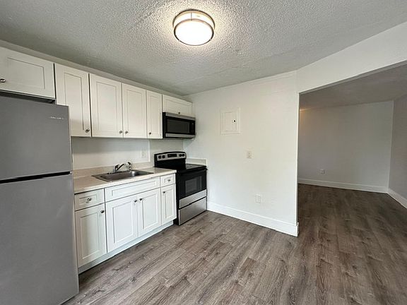 3rd image of 529 SW 4th St