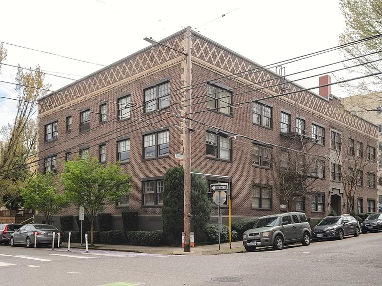 228 NW 22nd Ave — Photo 36