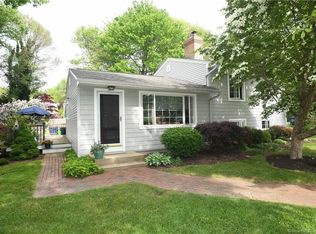 8 Lee Rd, Waterford, CT 06385