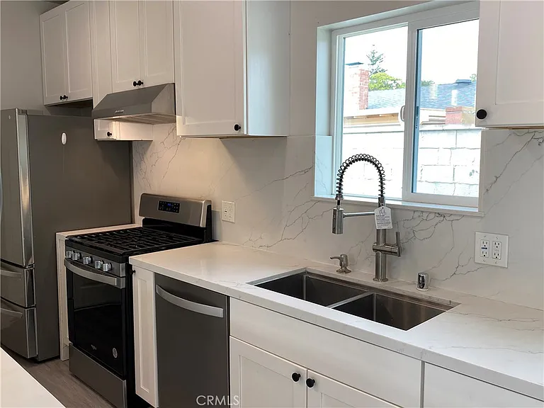 1653 W Chateau Pl #B — Photo 8