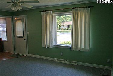 4th image of 928 Oakwood Dr