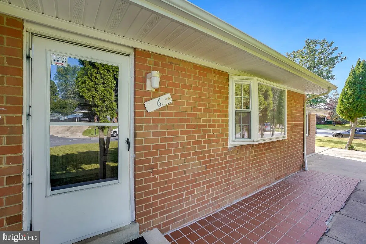 6 bed, 4.0 bath, 2163 sqft, $4,500 — Photo 4