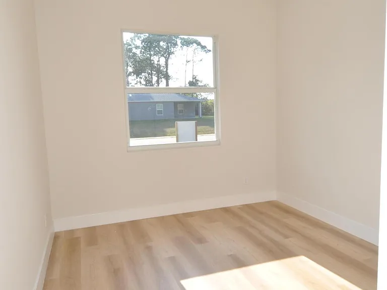 1043 Walden Blvd SE — Photo 15