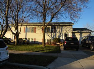 606 E Elm Dr, Little Chute, WI 54140