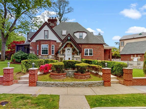 18284 Radnor Rd, Jamaica, NY 11432