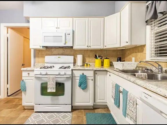 4th image of 4426 Chalfonte Dr