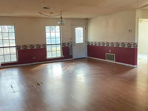 3rd image of 3900 Thomas Ln