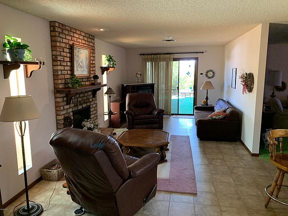 5th image of 198 Greentree Dr