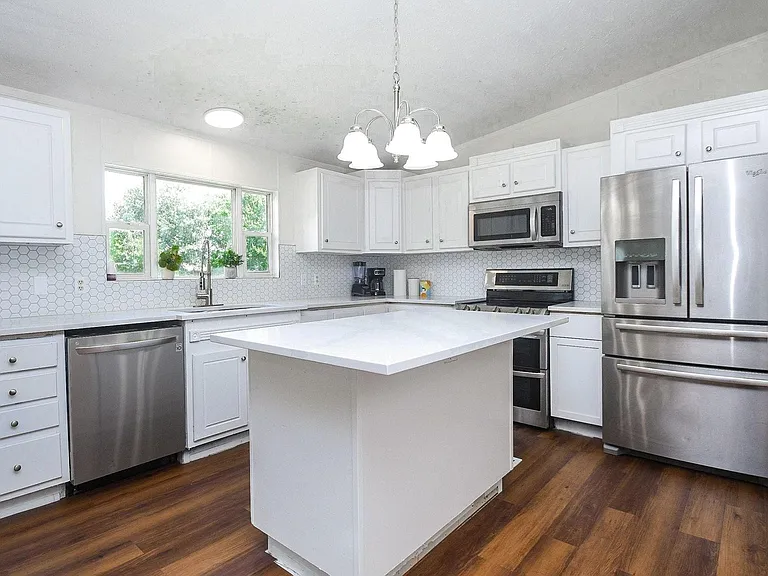 31606 Bryan St — Photo 16