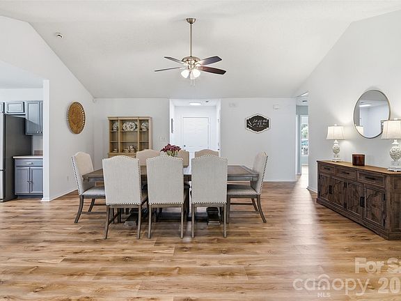 3rd image of 2915 Dairy Farm Dr